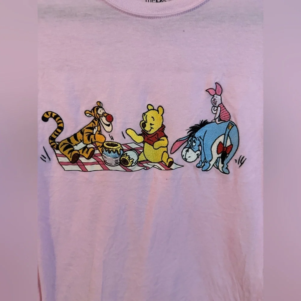 Winnie the Pooh Women’s Juniors Pink Graphic Embroidery T-Shirt, SzM - Picture 4 of 8